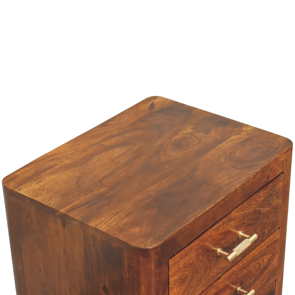 Close view of the grain on the tabletop on the Ashcombe 3-Drawer Bedside Table in Russet.