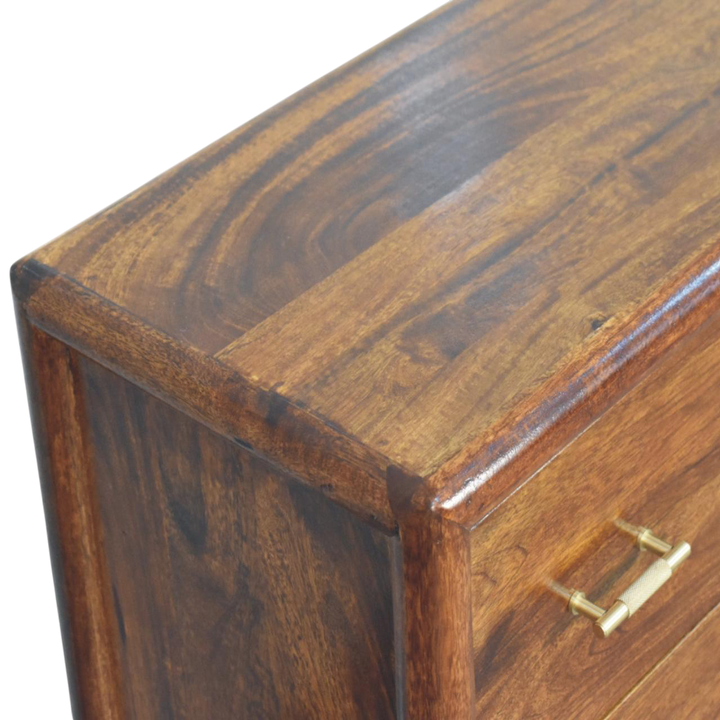 Close view of the grain on the tabletop on the Ashcombe 3-Drawer Chest in Russet.