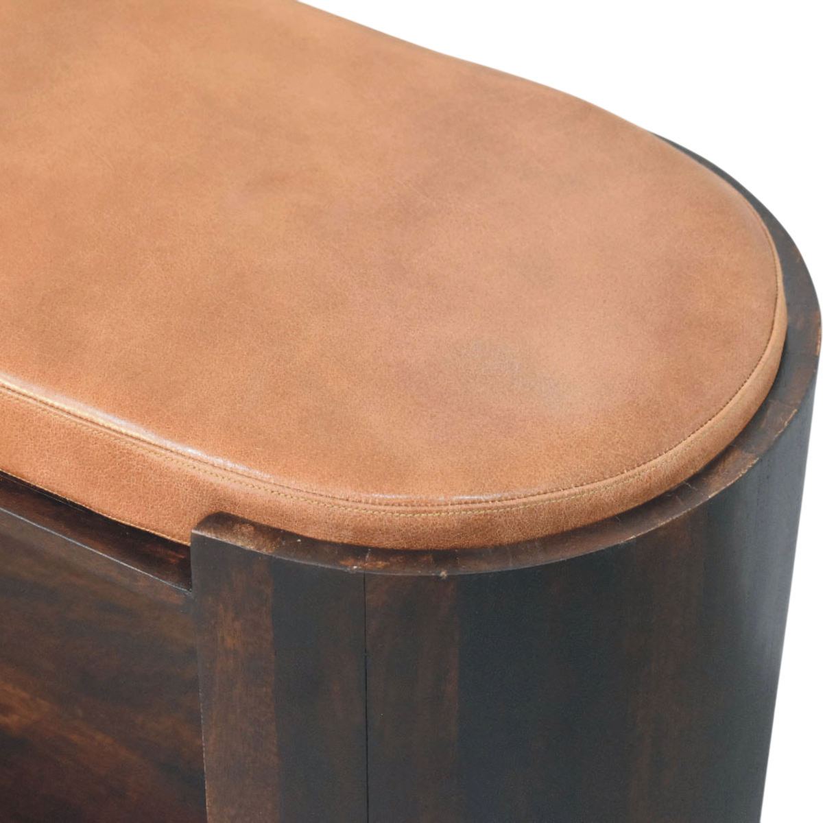 Close view of the seat on the Belgrave Shoe Bench in Espresso with Caramel Leather.