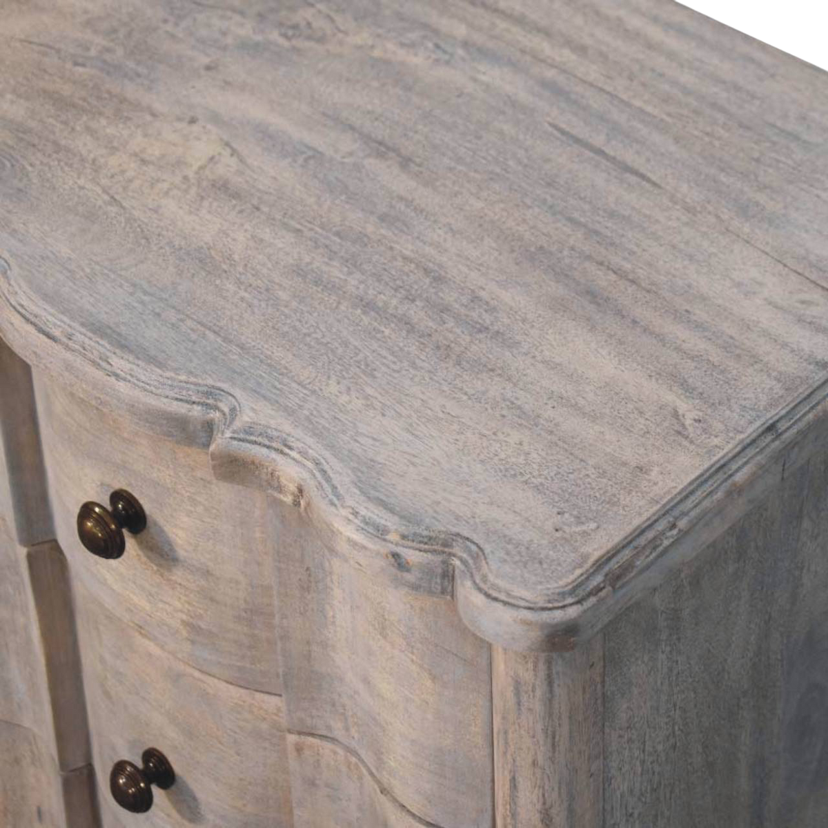 Close view of the grain on the tabletop on the Bibury 3-Drawer Bedside Table in Stone.