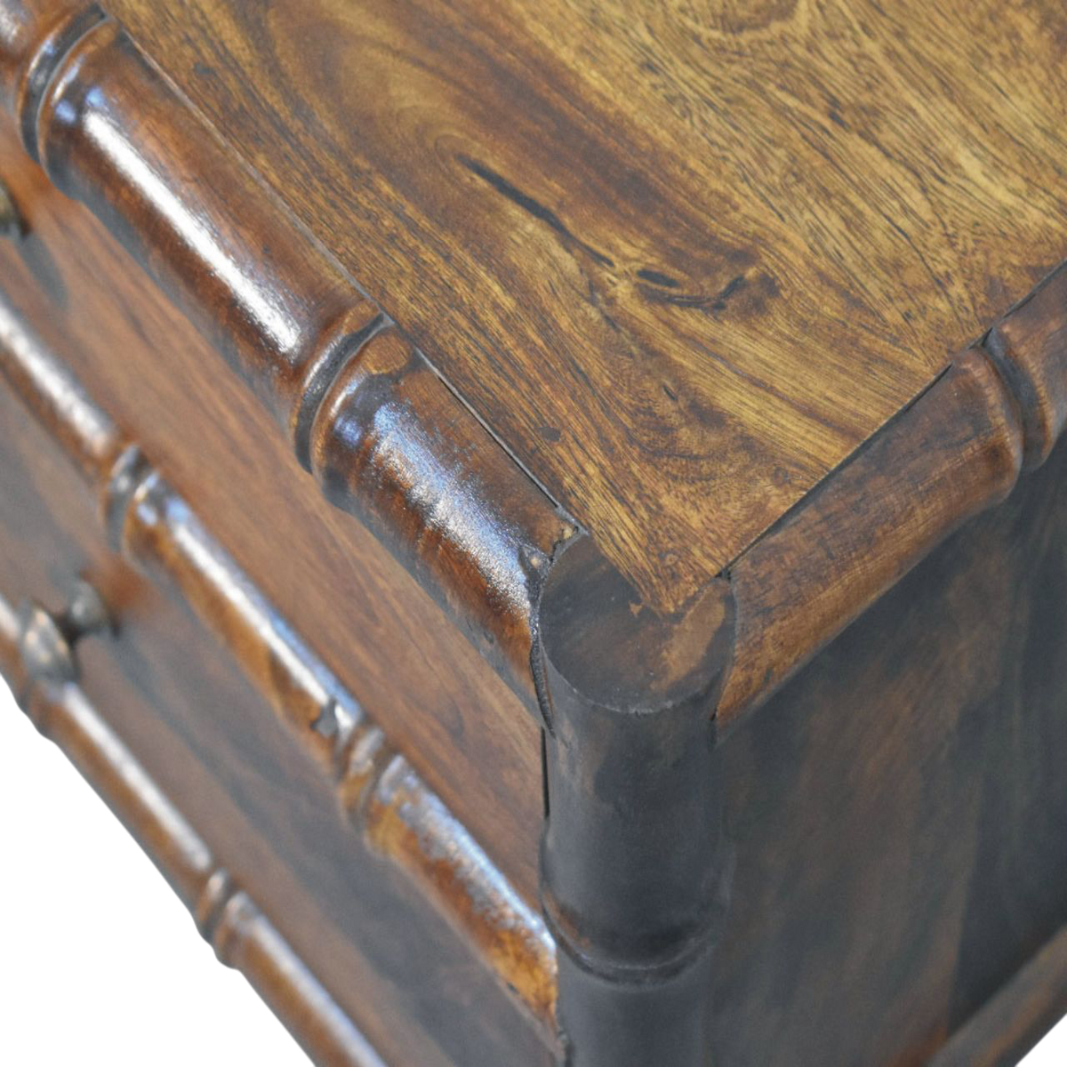 Close view of the grain on the tabletop on the Brighton 2-Drawer Bedside Table in Russet.