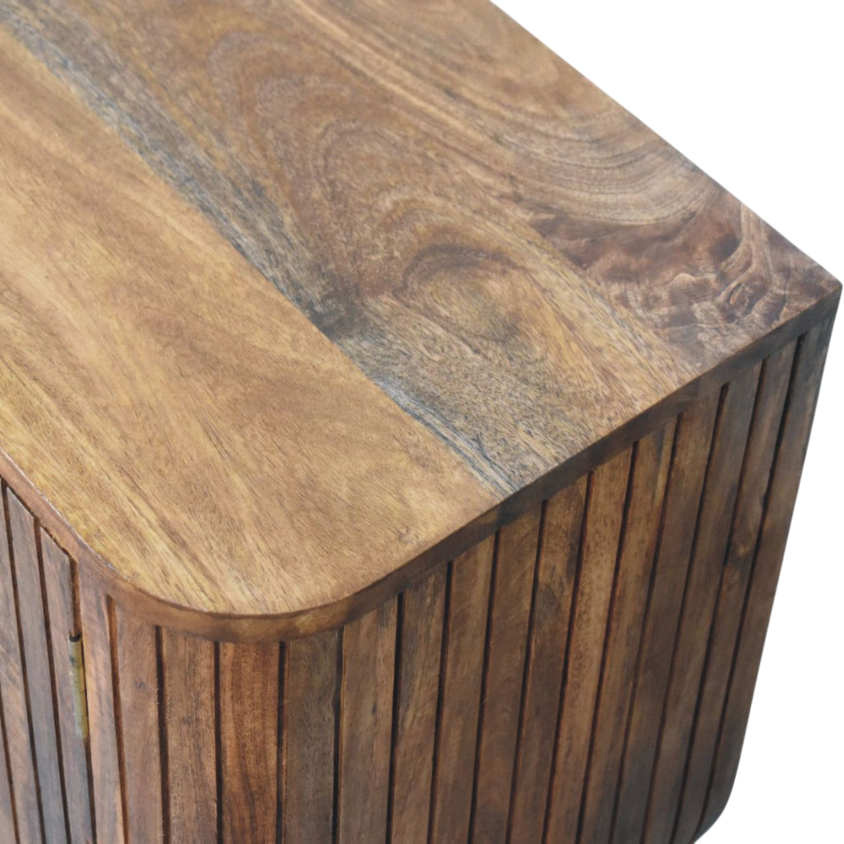 Close view of the top on the Savoy Fluted Media Unit in Russet.