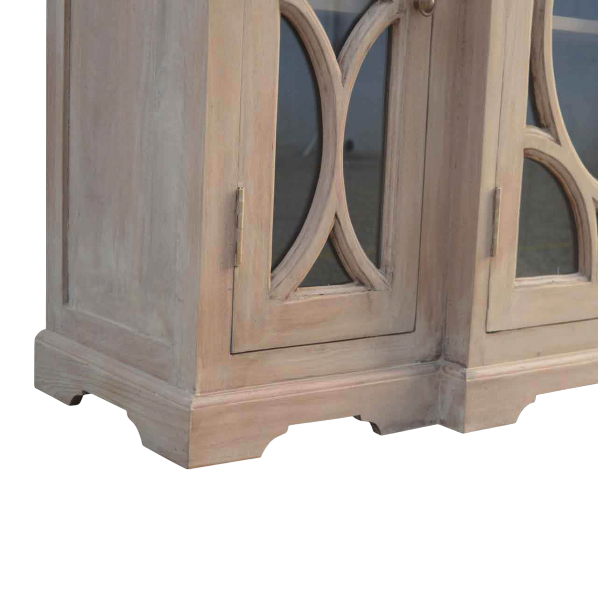 Close view of the glazing on the Sigtuna Glazed Media Unit in Salt.