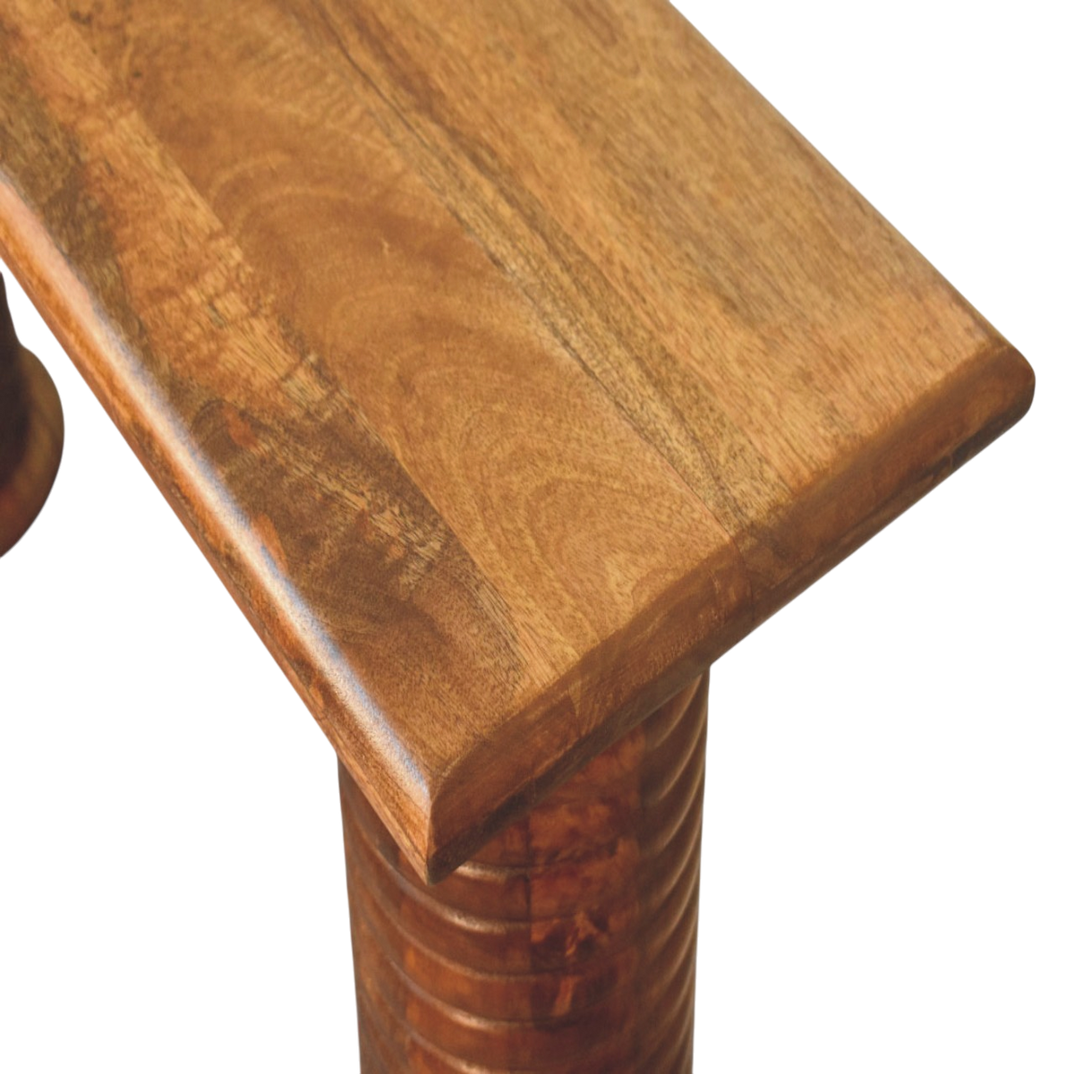 Close view of the top on the Skagen Pillar Console in Amber.
