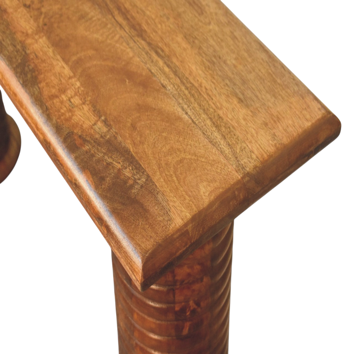 Close view of the top on the Skagen Pillar Console in Amber.