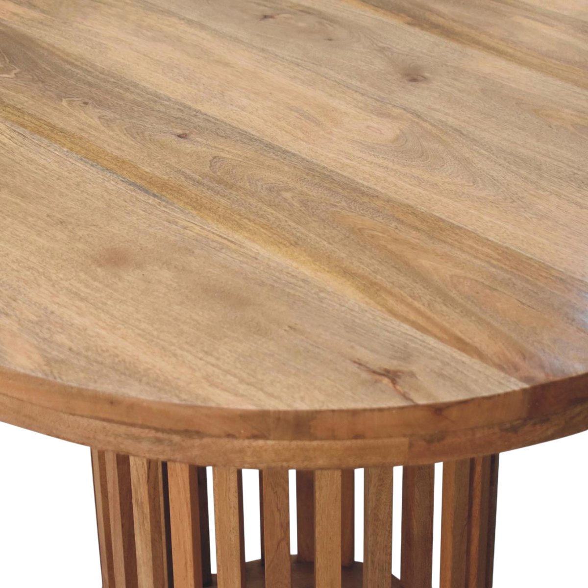 Close view of the top on the Trosa Round Dining Table in Amber.
