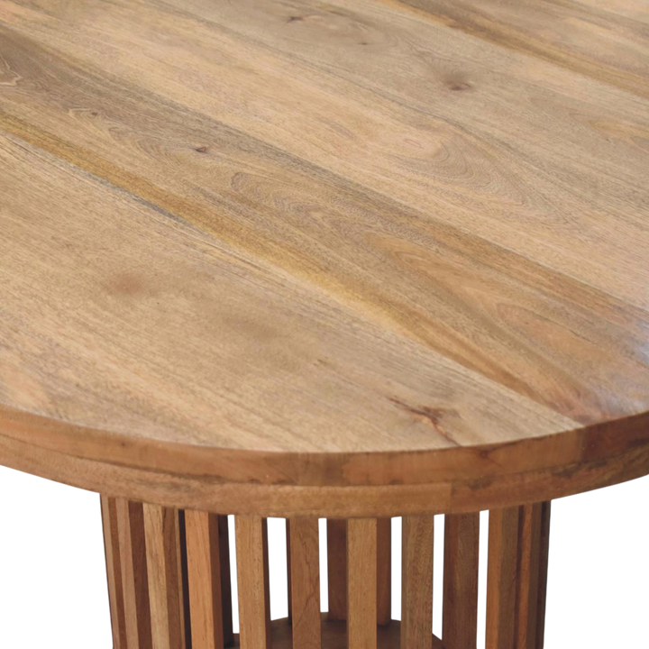 Close view of the top on the Trosa Round Dining Table in Amber.
